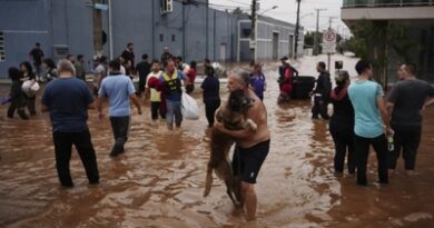 मूसलाधार बारिश के बाद कई शहर जलमग्न, हालात बेकाबू
