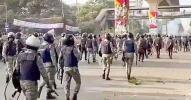 बांग्लादेश में चुनाव से पहले पुलिस और प्रदर्शनकारियों में हिंसक झड़पें, दर्जनों घायल