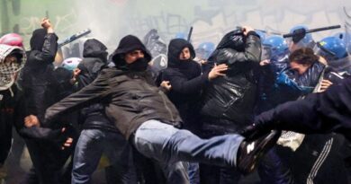 विंटर ओलंपिक के विरोध में प्रदर्शन हिंसक झड़पों में बदला, पुलिस ने किया लाठीचार्ज