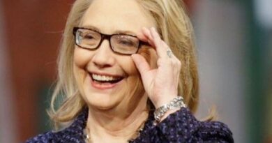 ट्रंप प्रशासन एपस्टीन फाइल्स दस्तावेजों को पारदर्शी तरीके से सामने नहीं ला रहा: हिलेरी