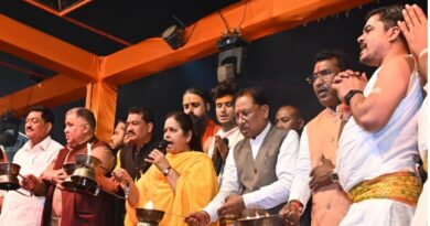 मुख्यमंत्री  विष्णुदेव साय ने भगवान राजीव लोचन एवं कुलेश्वरनाथ महादेव मंदिर में की पूजा अर्चना : महानदी महाआरती में हुए शामिल, छत्तीसगढ़ की समृद्धि की प्रार्थना की