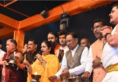 मुख्यमंत्री  विष्णुदेव साय ने भगवान राजीव लोचन एवं कुलेश्वरनाथ महादेव मंदिर में की पूजा अर्चना : महानदी महाआरती में हुए शामिल, छत्तीसगढ़ की समृद्धि की प्रार्थना की