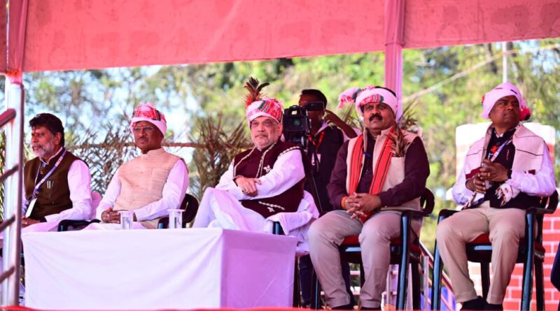 स्कूली बच्चों की प्रस्तुति से प्रभावित हुए केंद्रीय गृह मंत्री श्री शाह , ताली बजाकर बढ़ाया उत्साह