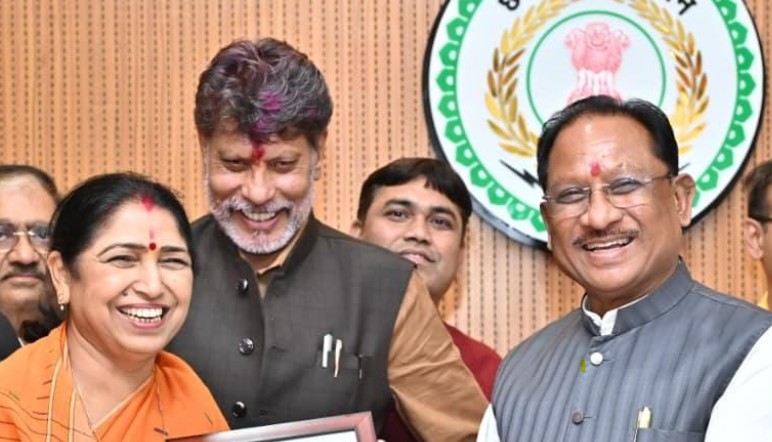 मुख्यमंत्री विष्णु देव साय से नवनिर्वाचित राज्यसभा सदस्य श्रीमती लक्ष्मी वर्मा ने की सौजन्य मुलाकात