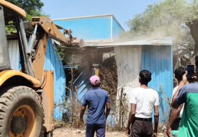 जिला प्रशासन द्वारा अतिक्रमण हटाने की गई कार्रवाई