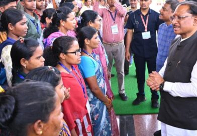 मुख्यधारा की ओर लौटता विश्वास: 140 आत्मसमर्पित नक्सलियों ने मुख्यमंत्री से की मुलाकात