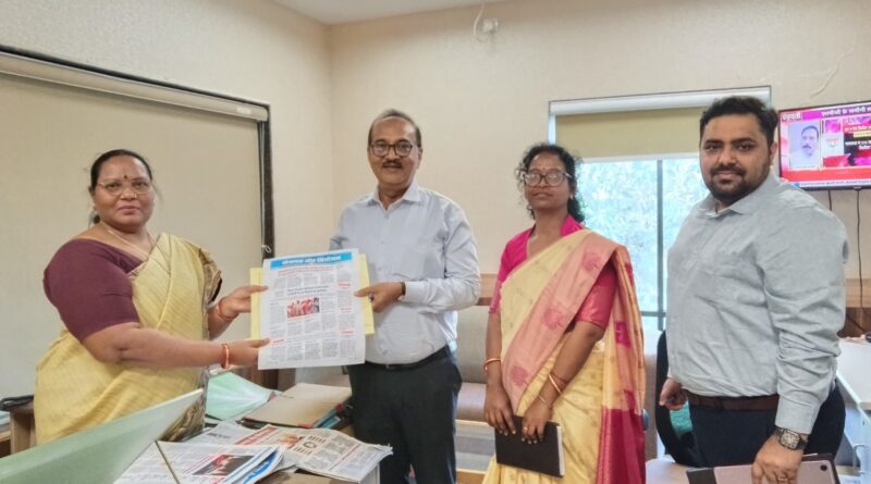 झारखंड के सूचना एवं जनसंपर्क विभाग की टीम ने छत्तीसगढ़ संवाद द्वारा प्रकाशित ‘रोजगार और नियोजन’ की ली जानकारी