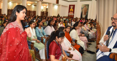 राज्यपाल डेका ने महाविद्यालय की छात्राओं से हुए रूबरू