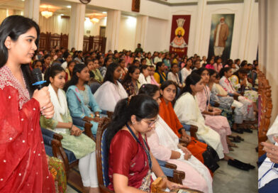 राज्यपाल डेका ने महाविद्यालय की छात्राओं से हुए रूबरू