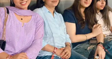 लखनऊ के इकाना स्टेडियम में क्रिकेटर रिंकू सिंह के लगातार 4 छक्कों पर उनकी मंगेतर सपा सांसद प्रिया सरोज में झूम उठीं