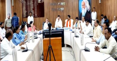 दो पहिया वाहन चालकों को हेलमेट लगाकर चलने के लिए करें प्रेरित : परिवहन मंत्री श्री सिंह