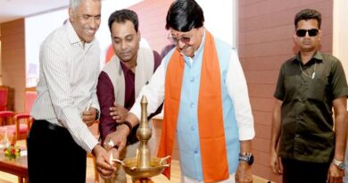 सभी अधिकारी नगरीय निकायों को स्वावलंबी और विकास केंद्र के रूप में करें स्थापित : मंत्री श्री विजयवर्गीय