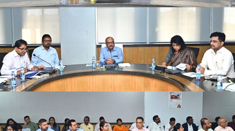 जनता से जुड़ी सभी सेवाएं को लोक सेवा गारंटी अधिनियम के दायरे में होना चाहिए