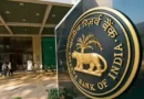 रिजर्व बैंक ऑफ इंडिया यानी RBI ने 20 अप्रैल को रुपए की अस्थिरता को रोकने के लिए विदेशी मुद्रा डीलरों (फॉरेक्स डीलर्स) पर लगाए गए कुछ प्रतिबंधों को वापस ले लिया