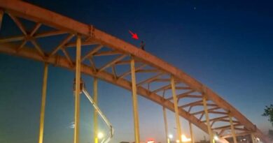 ऊंचे पुल पर चढ़ा युवक, हरिद्वार में प्रशासन की समय पर कार्रवाई से बड़ा हादसा टला