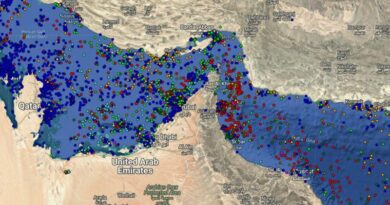 तेहरान के कड़े तेवर: अमेरिकी नाकेबंदी के विरोध में जलडमरूमध्य बंद करने की धमकी