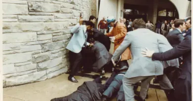 अमेरिका की राजधानी वॉशिंगटन डीसी में शनिवार रात सालाना व्हाइट हाउस कॉरस्पॉन्डेंट्स डिनर के दौरान फायरिंग हो गई