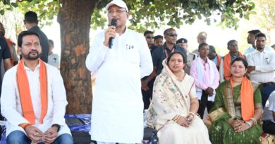 कटहल–गुलमोहर की छांव में सजी चौपाल, मुख्यमंत्री ने सरोधी में सुनी जनता की आवाज