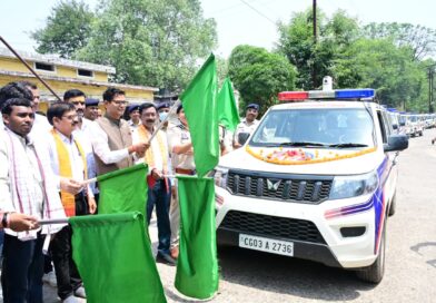 वित्त मंत्री श्री ओपी चौधरी ने रायगढ़ को मिली 16 अत्याधुनिक डायल-112 ईआरवी वाहनों को दिखाई हरी झंडी