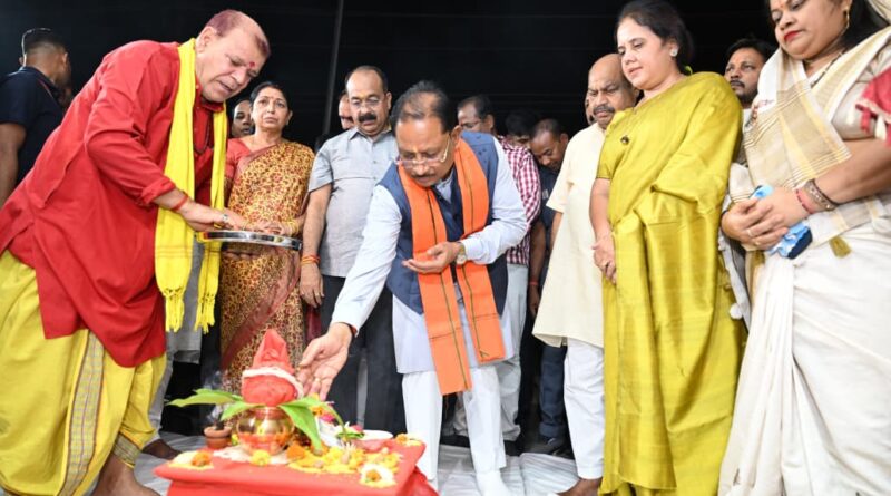 सुशासन तिहार में जनता के बीच पहुँची सरकार : मुख्यमंत्री विष्णु देव साय ने कोसरंगी चौपाल में पीएम सूर्य घर, सौर सुजला और स्वामित्व योजना का लाभ लेने किया आह्वान