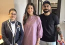 बॉलीवुड एक्ट्रेस अनुष्का शर्मा और विराट कोहली ने अपने फैन को हाथ से लिखा एक स्पेशल नोट गिफ्ट किया