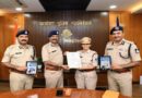डीजीपी श्री कैलाश मकवाणा से किलिमंजारो फतह करने वाली निरीक्षक श्रीमती दीपिका गौतम ने सौजन्य भेंट की