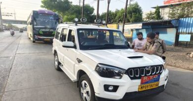 कलेक्टर श्री शिवम वर्मा के निर्देश पर आरटीओ का सघन चेकिंग अभियान, दो बसों पर एक लाख रुपये का जुर्माना