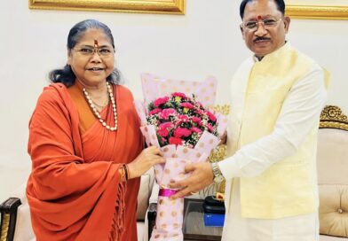 मुख्यमंत्री श्री विष्णु देव साय से राष्ट्रीय पिछड़ा वर्ग आयोग की अध्यक्ष साध्वी निरंजन ज्योति ने की सौजन्य भेंट