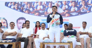 योग से शारीरिक व मानसिक विकास होता है, इसे जीवन में अपनाएं – मंत्री लखनलाल देवांगन