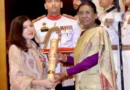 सिंगर अल्का याग्निक को मंगलवार को राष्ट्रपति भवन में पद्म भूषण से सम्मानित किया गया