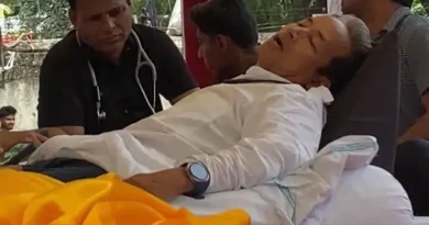 नई दिल्ली के जंतर-मंतर पर पर्यावरण कार्यकर्ता सोनम वांगचुक अनशन पर बैठे