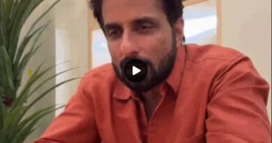 पंजाब के मोगा में पैदा हुए बॉलीवुड एक्टर सोनू सूद ने पेरेंट्स डे  से एक दिन पहले सोशल मीडिया पर एक वीडियो मैसेज शेयर किया है