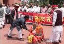 विपक्षी सांसदों ने  संसद परिसर में राम मंदिर चढ़ावा चोरी को लेकर प्रदर्शन किया