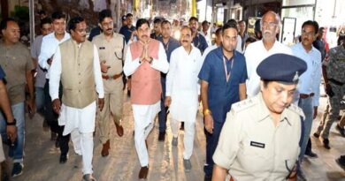 मुख्यमंत्री डॉ. यादव ने शहर का भ्रमण दो पहिया वाहन और पैदल चल कर किया