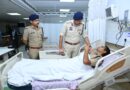 पुलिस कमिश्नर संजीव शुक्ला ने अस्पताल पहुंचकर घायल पुलिस जवानों का जाना हाल