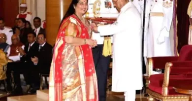 नेशनल अवॉर्ड विजेता और पद्मश्री से सम्मानित हो चुकीं सिंगर अनुराधा पौडवाला, प्रधानमंत्री नरेंद्र मोदी और भाजपा सरकार की आलोचना की है