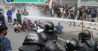 भारत-नेपाल सीमा से लगे नेपाल के सुनसरी जिले में रविवार रात दो धार्मिक समुदायों के बीच झड़प हो गई