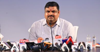 स्कूल शिक्षा विभाग माननीय मंत्री ​श्री गजेंद्र यादव एवं सचिव डॉ. कमलप्रीत सिंह सचिव, छत्तीसगढ़ शासन स्कूल शिक्षा विभाग विभागीय गतिविधियों एवं उपलब्धियों पर आज छत्तीसगढ़ संवाद के ऑडिटोरियम संयुक्त रूप से प्रेस कॉन्फ्रेंस को संबोधित करते हुए