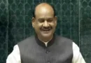 नई दिल्ली में गुरुवार को लोकसभा की कार्यवाही अनिश्चितकाल के लिए स्थगित होने के बाद चाय पार्टी हुई
