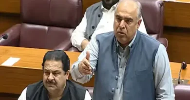 पाकिस्तान के सांसद और नेशनल असेंबली के पूर्व स्पीकर असद कैसर UAE में पाकिस्तानी यात्रियों के साथ भेदभाव का आरोप लगाया