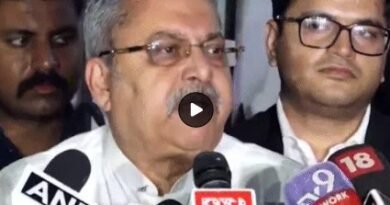 चुनाव आयोग ने तृणमूल कांग्रेस के ‘घास पर दो फूल’ वाले चुनाव चिह्न और नाम के इस्तेमाल पर रोक लगा दी