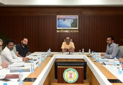 ग्रामोद्योग विभाग के अधिकारियों ने तकनीकी वस्त्र मिशन के संबंध में दिया प्रस्तुतिकरण