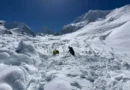 नेपाल के मनांग जिले में 7,126 मीटर ऊंचे हिमलुंग हिमाल पर रविवार को हिमस्खलन हो गया