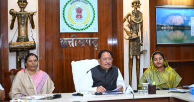 मुख्यमंत्री विष्णु देव साय ने पूर्व केंद्रीय मंत्री स्वर्गीय लरंग साय की प्रतिमा का किया वर्चुअल अनावरण