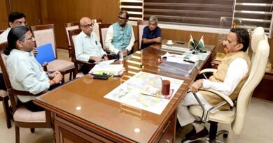 27 जिला चिकित्सालयों में आवश्यकतानुसार नवीन पदों के सृजन की कार्यवाही समय-सीमा में करें पूर्ण: उप मुख्यमंत्री श्री शुक्ल