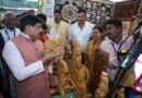 एमए पास दुर्गा सिंह ने हुनर को बनाया अपनी ताकत, लकड़ी की कलाकारी से संवार रहीं भविष्य
