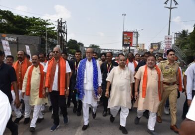 नशा मुक्त भारत के संकल्प के साथ राज्यपाल डेका ने की पदयात्रा