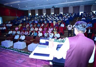 छत्तीसगढ़ के विकास का प्रमुख इंजन बनेगा हाउसिंग बोर्ड, आवास के साथ अधोसंरचना विकास में निभाएगा महत्वपूर्ण भूमिका : आवास एवं पर्यावरण मंत्री ओ.पी. चौधरी