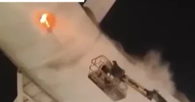 कोलकाता के मशहूर बिस्वा बांग्ला गेट के अंदर बने हैंगिंग रेस्टोरेंट में आग लग गई